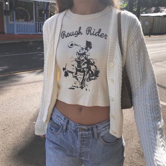 Brandy Melville Sweaters - Brandy Melville Elizabeth Cable knit cardigan